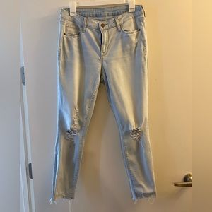 Old Navy Rockstar Light Wash Distressed Jeans. Size 8.